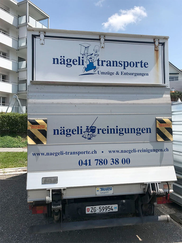 Heck eines Firmen-LKW mit Hebebühne und der Telefonnummer 041 780 38 00